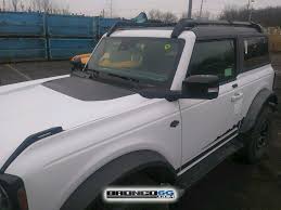 https www bronco6g com forum attachments oxford white bronco wildtrak 2 door 4 jpg 77469 in 2021 ford bronco white bronco bronco