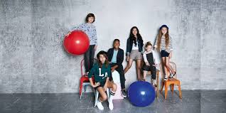 Partout autour de nous, / y'a des signes d'espoir dans les regards. Kids United On Ecrit Sur Les Murs Images Du Beau Du Monde