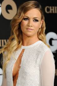 The beautiful Formula 1 pilot, part of a music video (Photo)