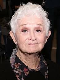 Bonnie Draper's Instagram, Twitter & Facebook