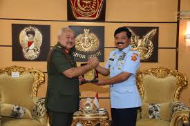Angkatan laut malaysia, adalah cabang angkatan tentera malaysia yang bertanggungjawab atas operasi dan pertahanan maritim malaysia. Panglima Tni Terima Kunjungan Kehormatan Panglima Angkatan Tentera Malaysia Website Tentara Nasional Indonesia