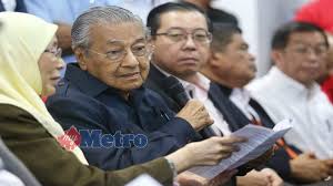 Saksikan siaran langsung majlis angkat sumpah anggota kabinet baharu bagi jawatan menteri dan timbalan menteri kabinet. Angkat Sumpah 10 Menteri Isnin Depan