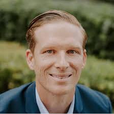 Billie Cook's Instagram, Twitter & Facebook