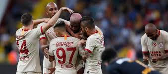 Kornerinde ömer bayram'ın yaptığı ortaya marcao'nun yaptığı kafa vuruşu dışarı gitti. Im Kayserispor 2 3 Galatasaray Galatasaray Org