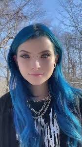 Justine Roehrich's Instagram, Twitter & Facebook