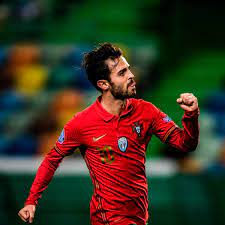 Bernardo silva avec le portugal pendant la coupe du monde 2018. Uefa Euro 2020 On Twitter Bernardo Silva Strikes To Put Portugal Top Of Group 3 Nationsleague
