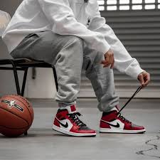 New Nike Air Jordan 1 Mid Chicago Black Toe Gym Red Size 7 Ebay In 2021 Jordans Sneakers Outfit Sneakers Outfit Men Chicago Black Toe