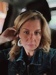 Anne Baucom's Instagram, Twitter & Facebook