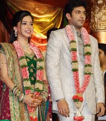 This Brahmin Wediing Dress Iyers Are A Subsect Of South Indian Brahmins And Generally Speak T Indian Wedding Couple Indian Wedding Bride Wedding Dresses Images