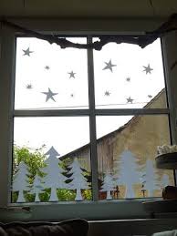 Meine Grune Wiese Sterne Und Baume Im Fenster Weihnachtsdeko Fenster Fensterbilder Weihnachten Basteln Fensterdeko Weihnachten Basteln