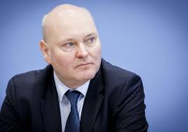 Angestellt, personalleiter (prokurist), maxon motor gmbh. Achim Truger Berliner Okonom Ist Neuer Wirtschaftsweiser Wirtschaft Tagesspiegel