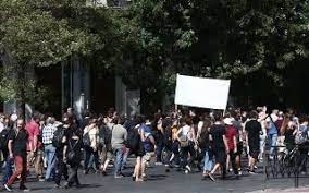 Δεν μπορεί όμως και δεν πρέπει να θέσει σε κίνδυνο μια. Ll0 H1 M8bug2m