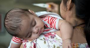 Is your baby battling a fever and you don't know what to do? How Will I Know If My Baby S Fever Is Due To The Heat Or An Illness Babycenter India