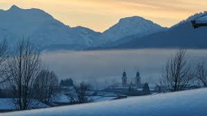 Seit 1995 ist das land mitgliedsstaat der europäischen union. Corona Mutation Osterreich Spricht Reisewarnung Fur Tirol Aus Br24