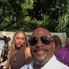 Happy birthday Kelsee ( Coach K ) Arnold! Love you baby! Help me show  Kelsee some love IG ❤️🙏🏾. God bless