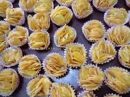 Masak buttercup dan madu hingga pekat, masukkan. Cornflake Madu Karamel Miza Talib