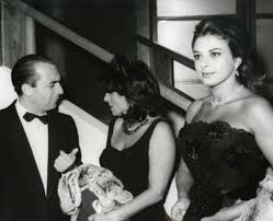Until discovered by fellini, milo had mostly performed in comedies and. Sandra Milo Eta Altezza Peso 4 Mariti E 3 Figli L Ultimo Giovane Compagno