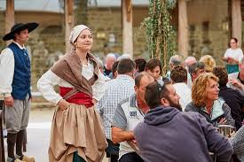 Bal des oiseaux fantômes, vikings, secret de la lance, chevaliers de la. Repas Thypiquement Vendeen Dans Une Ambiance Chansons Avis De Voyageurs Sur Le Relais De Poste Puy Du Fou Les Epesses Tripadvisor