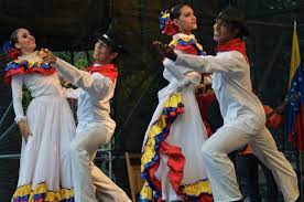 The set can be made from linen, cotton, gabardine, or wool. 16 Venezuela Traditional Costume Idea Venezuela Isla De Margarita Nevada National Parks