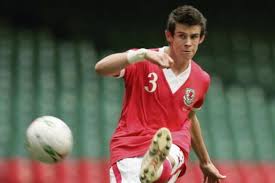 He has a short spiky haircut but then next year he grows his hair long and makes this hairstyle. The Ever Changing Look Of Gareth Bale Bleacher Report Latest News Videos And Highlights