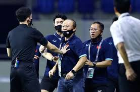 Ông chính thức ra mắt vai trò huấn luyện viên trưởng của đội tuyển bóng đá nam và u23 việt nam từ ngày 11 tháng 10 năm 2017. Hlv Park Hang Seo Bá»‹ Cáº¥m Chá»‰ Ä'áº¡o á»Ÿ Tráº­n Viá»‡t Nam Gáº·p Uae Khoa Há»c Va Ä'á»i Sá»'ng
