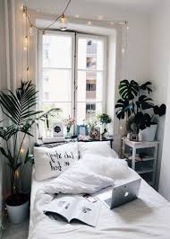28 Awesome Aesthetic Apartment Bedroom Decoration Ideas In 2019 Cozy Small Bedrooms Simple Bedroom Minimalist Bedroom Design