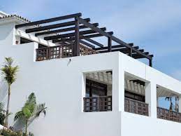 Casa de madera prefabricada agneta de 18,8 + 28,8 m² de porche casa de madera con unas dimensiones exteriores de además, se entregan con piso y, en dependencia del modelo seleccionado, pueden. Casa Con Balcones En El Segundo Piso Buscar Con Google Estructuras De Madera Pergolas De Madera Terrazas Segundo Piso