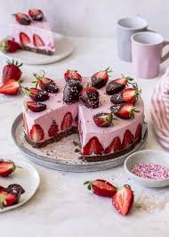Erdbeermousse Torte Ohne Backen Tipps Fur Gelatine Emma S Lieblingsstucke Rezept In 2020 Erdbeermousse Torte Ohne Backen Erdbeertorte Einfach