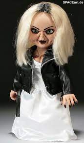 Chucky ist eine kinderpuppe, in der die seele eines serienmörders durch voodoo weiterlebt. Chucky Die Morderpuppe Pizza Face Chucky Mit Sound Spaceart Chucky Und Seine Braut Chucky Puppen