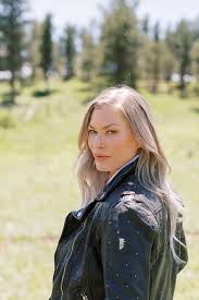 Carré otis is a 52 year old american model. Xdqkm Pm J95xm