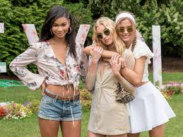 Elsa hosk reimagines la bouche rouge's refillable and recyclable makeup line lipsticks, a highlighter and an eyeshadow palette arriving in pastel purple and lime green leather cases. 3 Supermodels Reveal Their Best Summer Makeup And Hair Tips Allure
