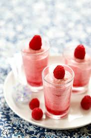 Laver les fruits, les épépiner ou les dénoyauter. Mousse Legere Aux Framboises Un Dejeuner De Soleil