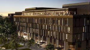 Etter både videregående skole og studier i utlandet, vendte hun hjem for å begynne som konsulent. Storhotell Pa Vag I Sundsvall Building Supply Se