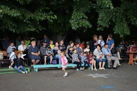Звучать у запису українські народні та сучасні пісні. Shou Programa Do Dnya Molodi Novini Bashtanska Miska Teritorialna Gromada