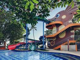 Hotel dengan kolam renang rooftop di jakarta selanjutnya ada di holiday inn kemayoran. 8 Hotel Keluarga Di Jakarta Yang Seru Untuk Anak Anak