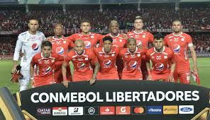 América de cali fue a chile a robarle los puntos a universidad católica en la libertadores. Figura De America Subasta Camiseta Para Hinchas Varados En Chile