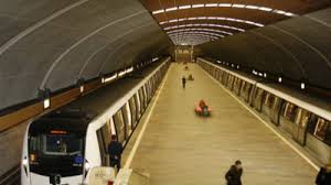 Metroul circula in fiecare zi, inclusiv sarbatorile, intre orele 6:00 si 00:30. Metroul Nu Circula In Noaptea De Revelion Ce Program Are Pe 1 2 Si 3 Ianuarie
