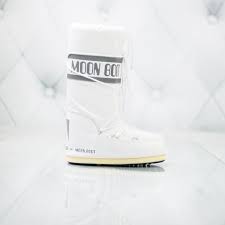 Find new and preloved moon boot items at up to 70% off retail prices. Schuhe Damen Moon Boot Nylon 14004400006 Weiss Silber Angebote Online Shop Distance De