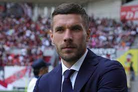 Still married to his wife monika puchalski? Lukas Podolski Eroffnet Donerbude So Skurril Investieren Fussballstars Business Insider