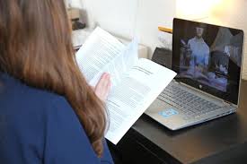 Seul un professionnel de santé est apte à vous fournir un avis médical. Covid En Corse Les Eleves De Lycees Consultes Avant Un Retour Partiel De L Enseignement A Distance