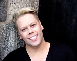 Tom Richardson's Instagram, Twitter & Facebook