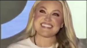 So, the fake tears we saw, now this. She says how no one will ever replace  her husband but...with a loving look in her eyes she introduces JD Vance  and then they embrace. Men, how would you feel if ...