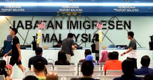 Charge is dependent on number of passengers and time of landing (on/off peak airport operating hours). Govt Departments To Extend Operating Hours M Sians Have Mixed Reactions World Of Buzz