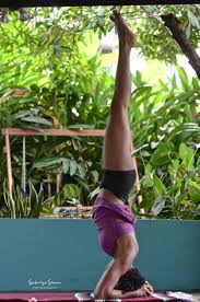 18 15n 77 30w Sabriyasimonphotography Supported Headstand Salamba Sirsasana Image Taken During Black Girl Fitness How To Do Yoga Fit Black Women