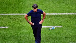 Bundestrainer joachim löw hört nach der europameisterschaft im sommer diesen jahres vorzeitig auf. Fussball Joachim Jogi Low Hort Auf Unsertirol24
