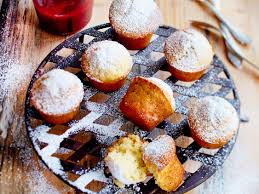 Die hellen muffins mit schokosplittern haben eine. Muffins Grundrezept So Gelingt Der Einfache Teig Lecker