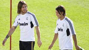 Sergio ramos garcía (spanish pronunciation: Er Gab Mir Sein Letztes Real Trikot Wie Ozil Und Ramos Dicke Freunde Wurden Goal Com