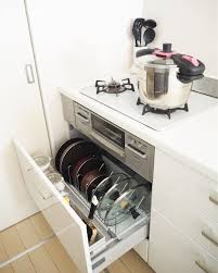 キッチン収納のお悩み解決 シンク下 コンロ下 の深い引き出し収納術 folk キッチン 収納 シンク下 100均 システムキッチン 収納 引き出し キッチン 収納 シンク下