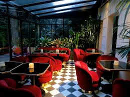 Le Tres Particulier Serves Cocktails In A Secret Paris Garden French Interior Design Cocktail Bar Design Nightclub Design