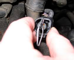 Replacing a damaged or burnt automotive electrical connector. How To Replace Broken Wire Harness Clips Or Connectors On Audis And Vws Axleaddict A Community Of Car Lovers Enthusiasts And Mechanics Sharing Our Auto Advice